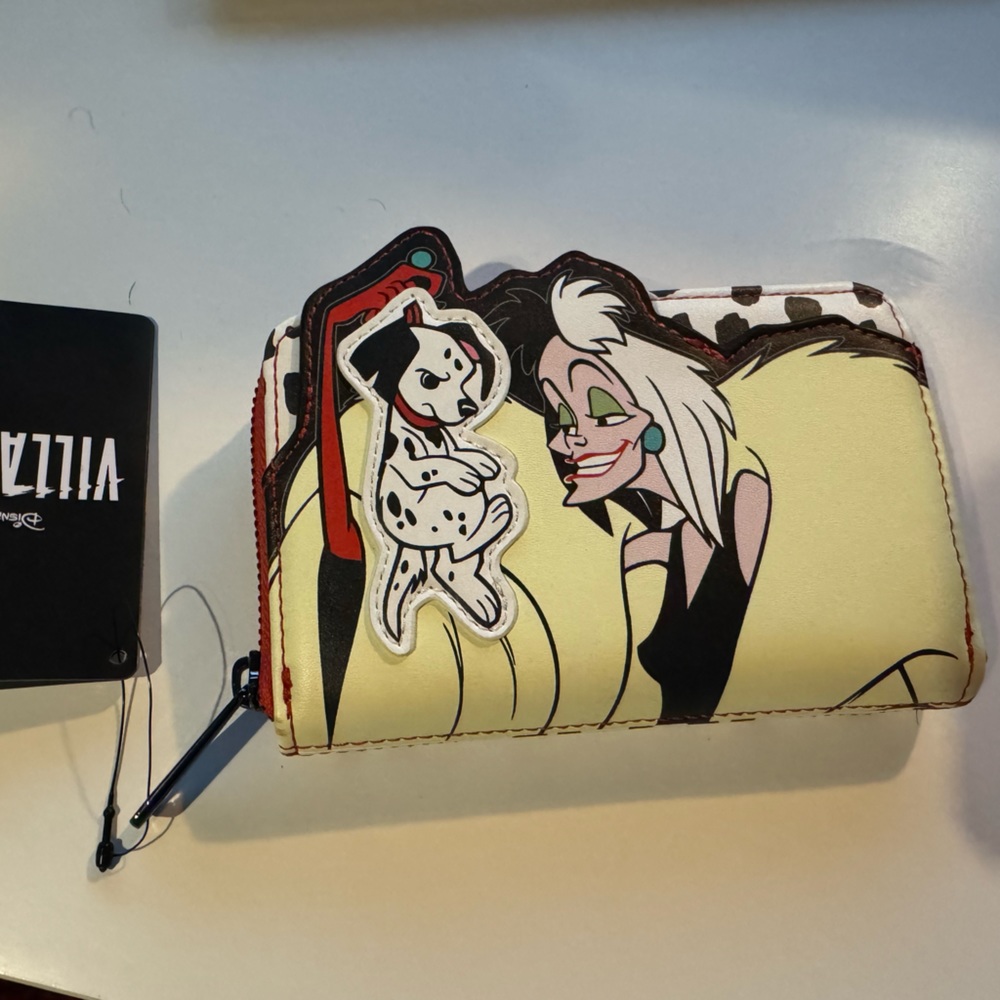 BNWT Cruella Loungefly wallet